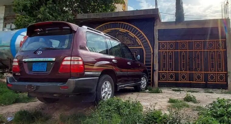 سيارة لاندكروزر صالون عرطه
