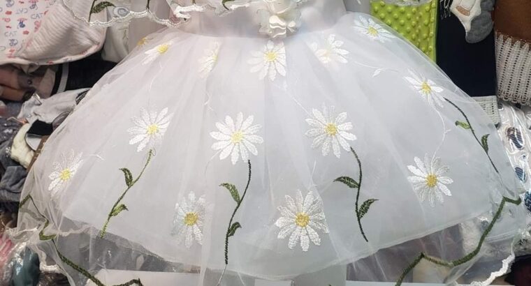 فساتين نسائية وبناتي