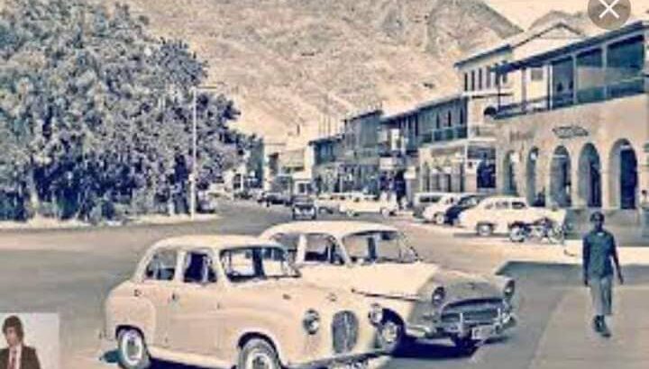 و ما غمة في الدهر إلا ستنجلي و كل عناء فيه سوف يزول و ما حاجة للمرء إلا ستنقضي و إن ظن أن النائبات تطول
